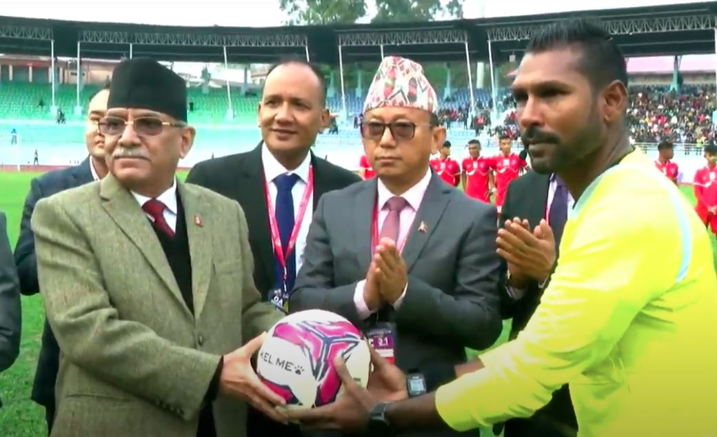 नेपाल र लाओसबीचको उपाधि भिडन्त हेर्न दशरथ रंगशाला पुगे प्रधानमन्त्री प्रचण्ड